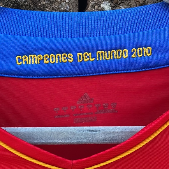 VINTAGE Authentic adidas Spain 2011 Home Jersey - Men's Large - Picture 3 of 11